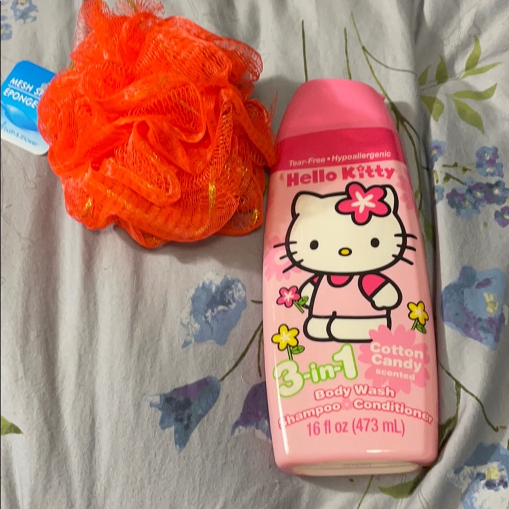 Hello Kitty wash and loofah